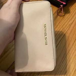 Michael kors pinkish wristlet